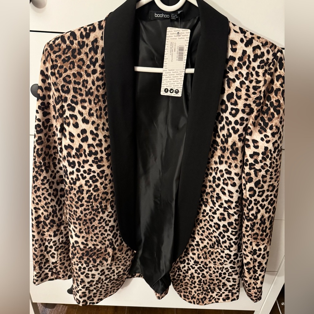Boohoo blazer women’s size 6